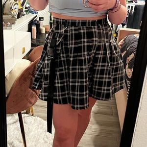 Plaid skirt with attachable pocket